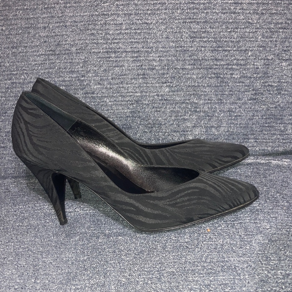 Chic Zebra Patterned Black Heels
